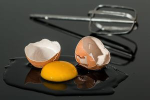 egg broken on counter